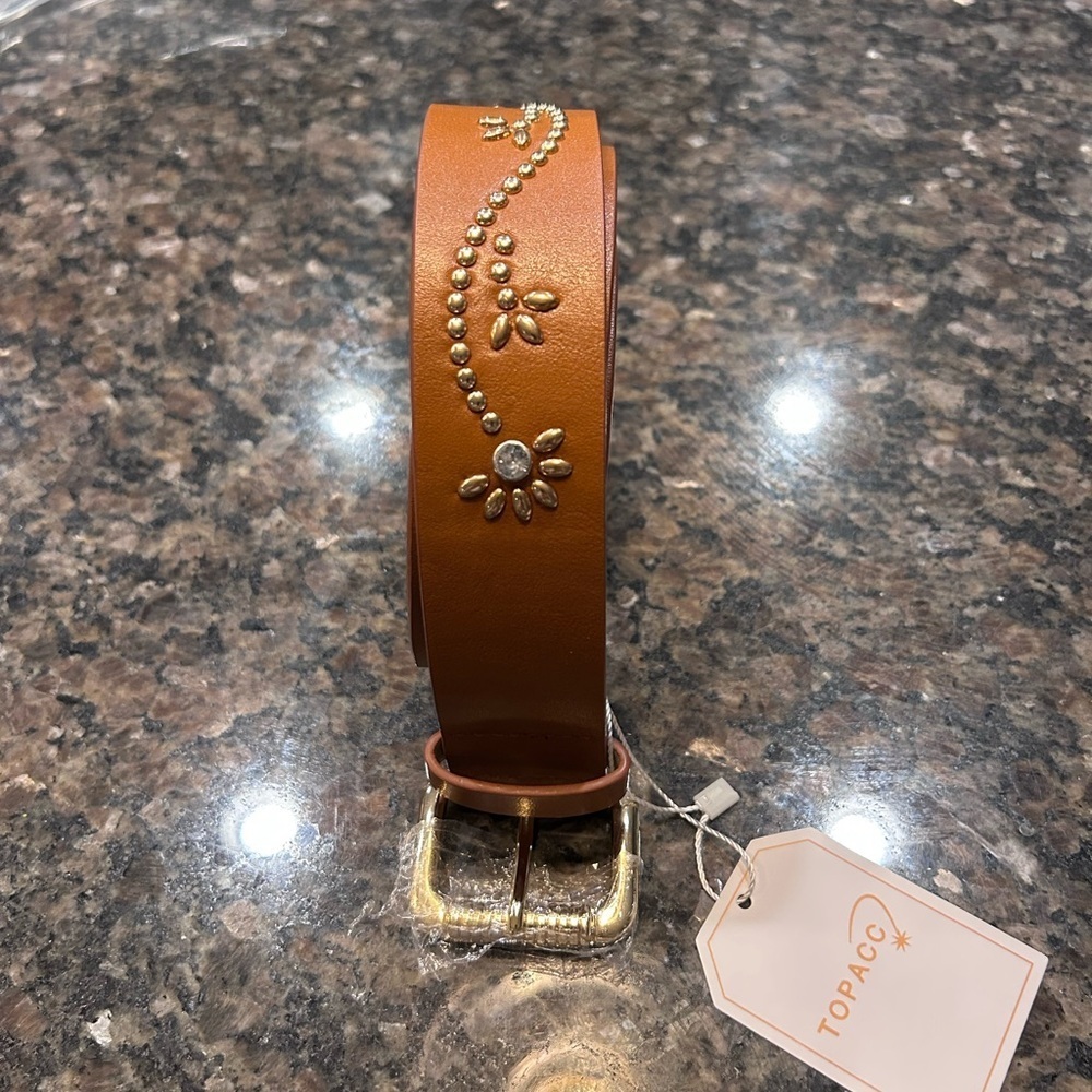 NWT Topacc Brown Belt with Gold Studs w Gold Hardware

NWT
Size 44”